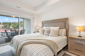Emerald Escape, Luxury Waterfront Condo with pool